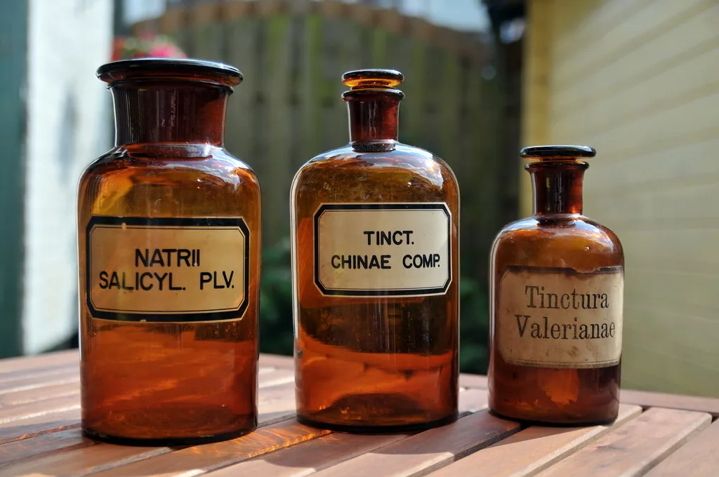 How to Take a Herbal Tincture: Dilution, Timing and Storage
